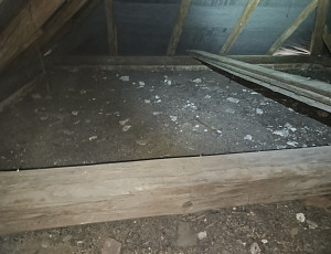 Zateplení stropu rodinného domu pomocí foukané izolace